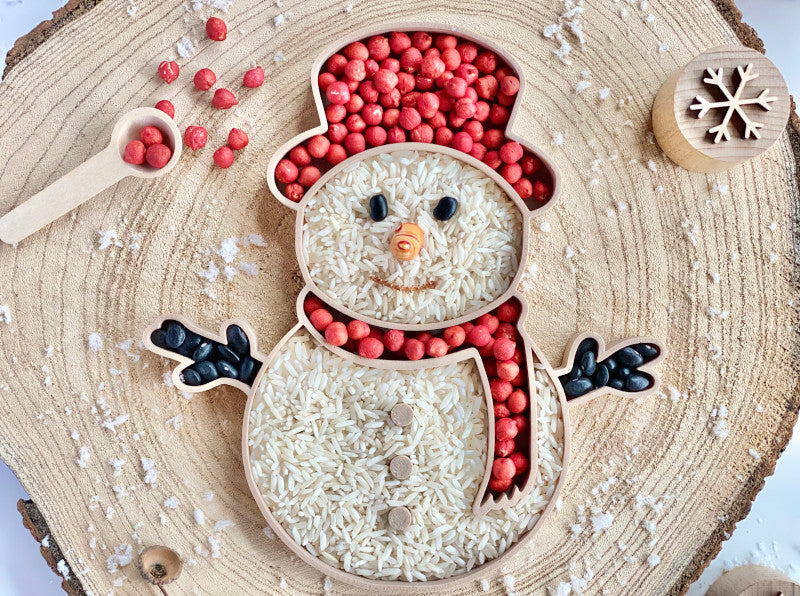 Bandeja sensorial rellenable muñeco de nieve para juego infantil.