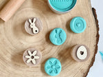Plastilina con sellos de madera Pascua para el juego infantil