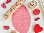 Rodillo madera relieve corazones