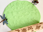 Rodillo madera relieve para plastilina Bichos