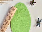 Rodillo madera relieve para plastilina Bichos