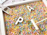 kit arroz sensorial con letras de madera pala y rastrillo