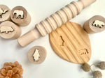 sellos madera animales de zoo con plastilina y rodillo