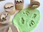 sellos madera animales de zoo con plastilina verde