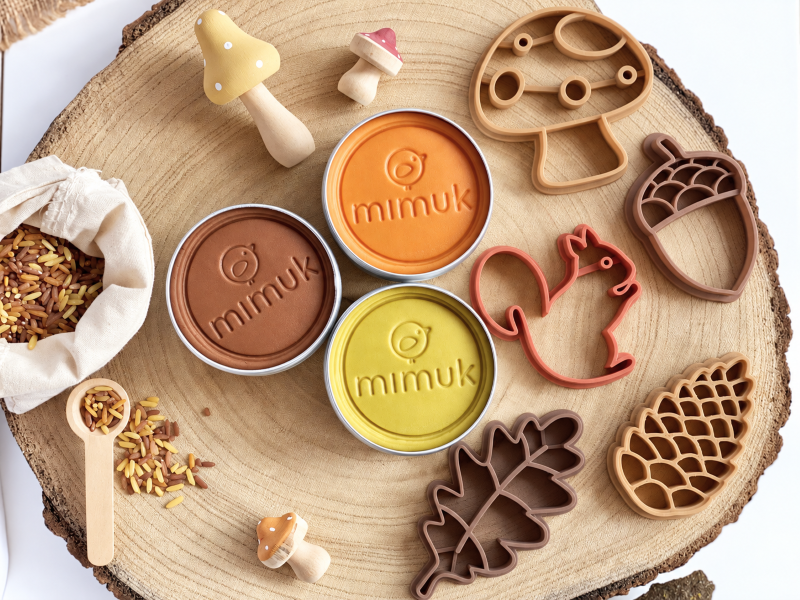 Plastilina natural y moldes biodegradables juego infantil. colores