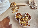 Ardilla con arroz sensorial, juego infantil. wood claro