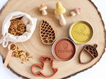 Plastilina natural y moldes biodegradables juego infantil. colores